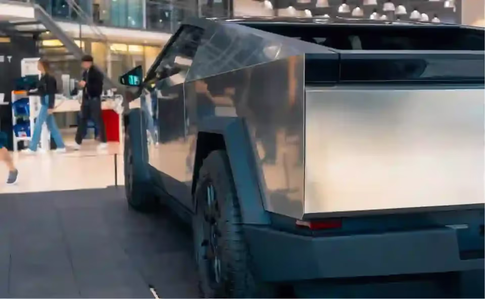 Cars That Learn: How AI is Making Vehicles Smarter and Safer